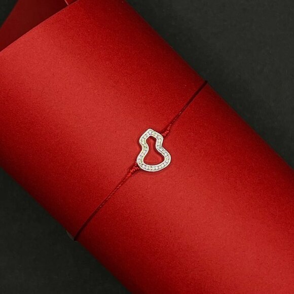 NWT: Red String Bracelet, symbol of luck, love and protection (Gold-plated) - Picture 2 of 5